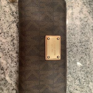 Michael Kors zip wallet